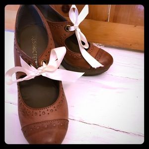 Restricted oxford wedge brown sz6